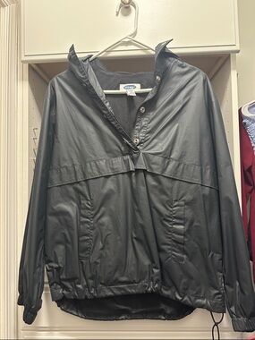 Old Navy dark blue Lightweight Pullover Windbreaker. Rain jacket